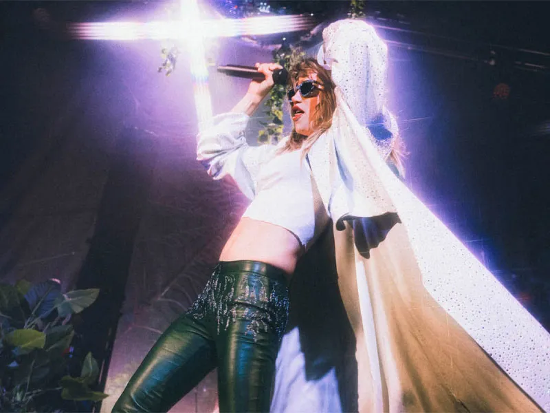 Suki Waterhouse tickets